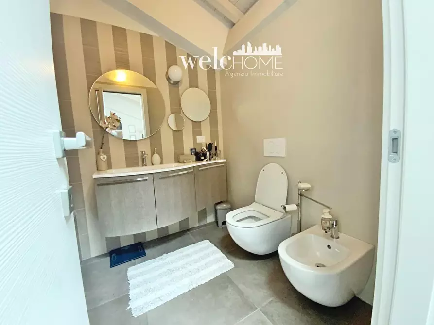 Immagine 18 di Villa in vendita  a Prato