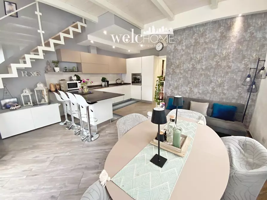 Immagine 4 di Villa in vendita  a Prato