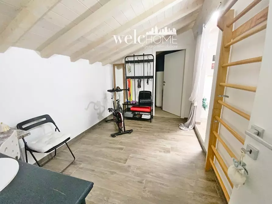 Immagine 17 di Villa in vendita  a Prato