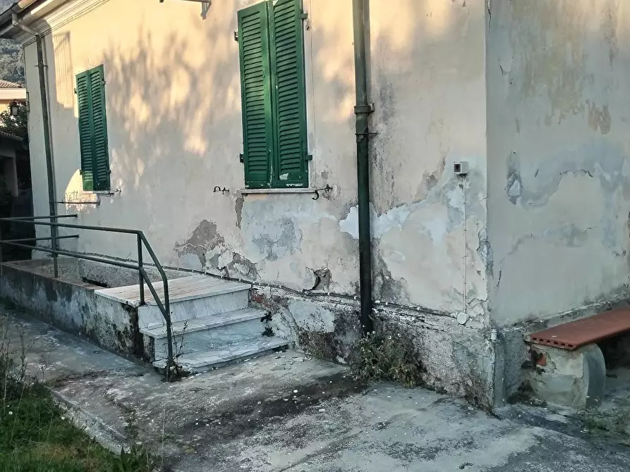 Immagine 2 di Casa semindipendente in vendita  a Massa