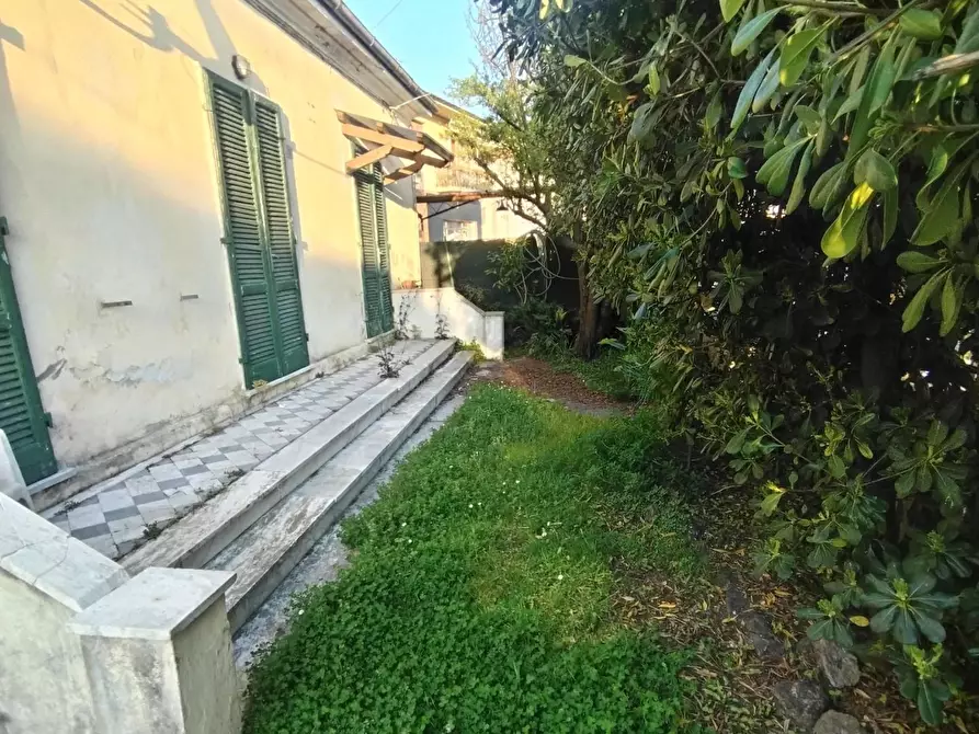Immagine 3 di Casa semindipendente in vendita  a Massa