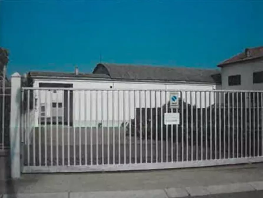 Immagine 5 di Attività artigianale in vendita  a Alessandria