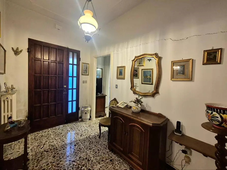 Immagine 11 di Villa in vendita  a Capannori