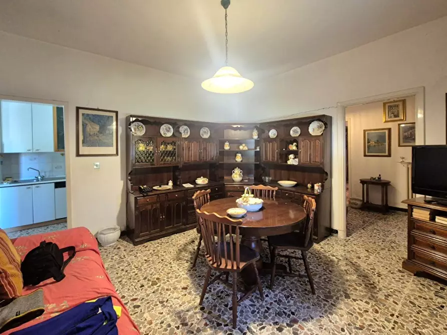 Immagine 18 di Villa in vendita  a Capannori