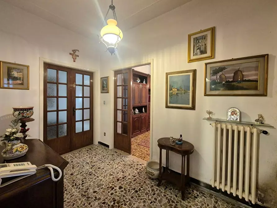 Immagine 12 di Villa in vendita  a Capannori