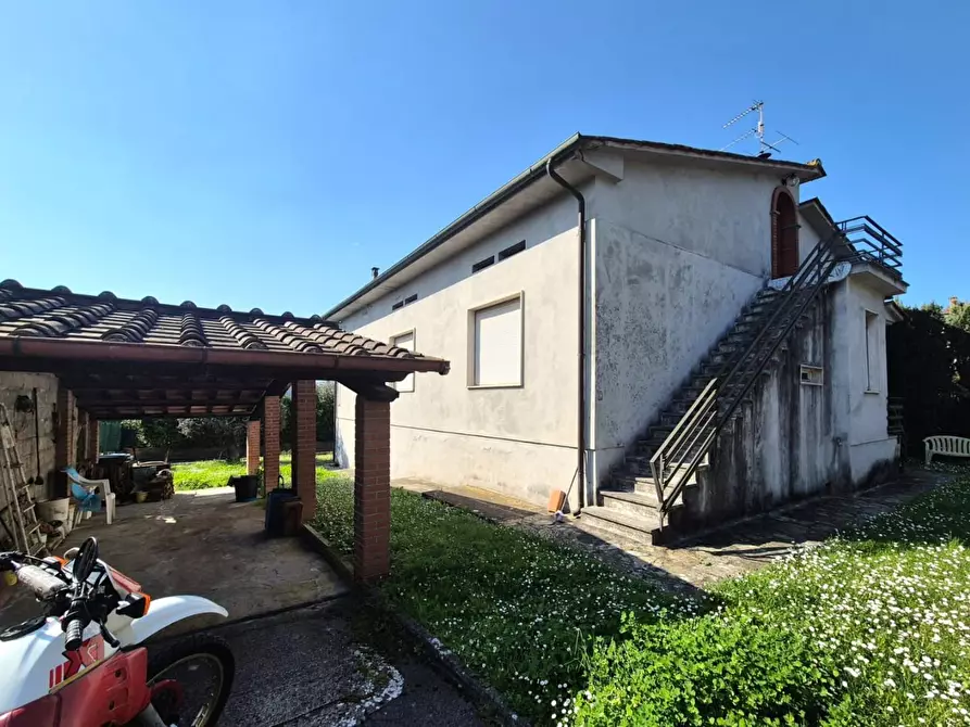 Immagine 7 di Villa in vendita  a Capannori