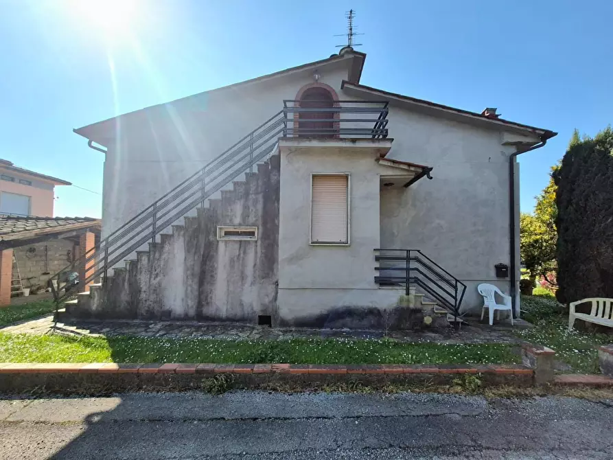 Immagine 8 di Villa in vendita  a Capannori