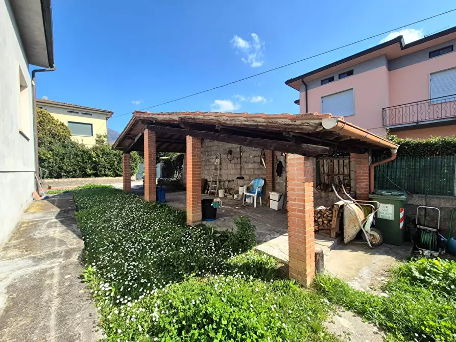 Immagine 9 di Villa in vendita  a Capannori