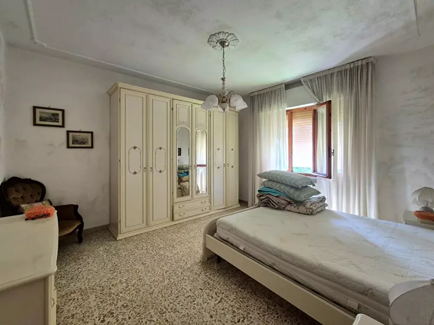 Immagine 21 di Villa in vendita  a Capannori