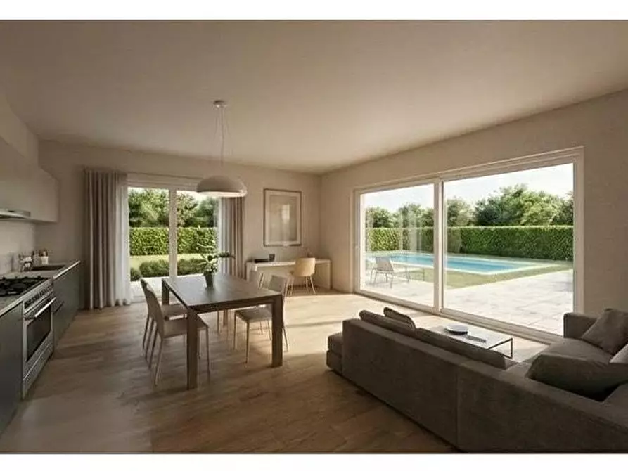 Immagine 1 di Villa in vendita  a Pietrasanta