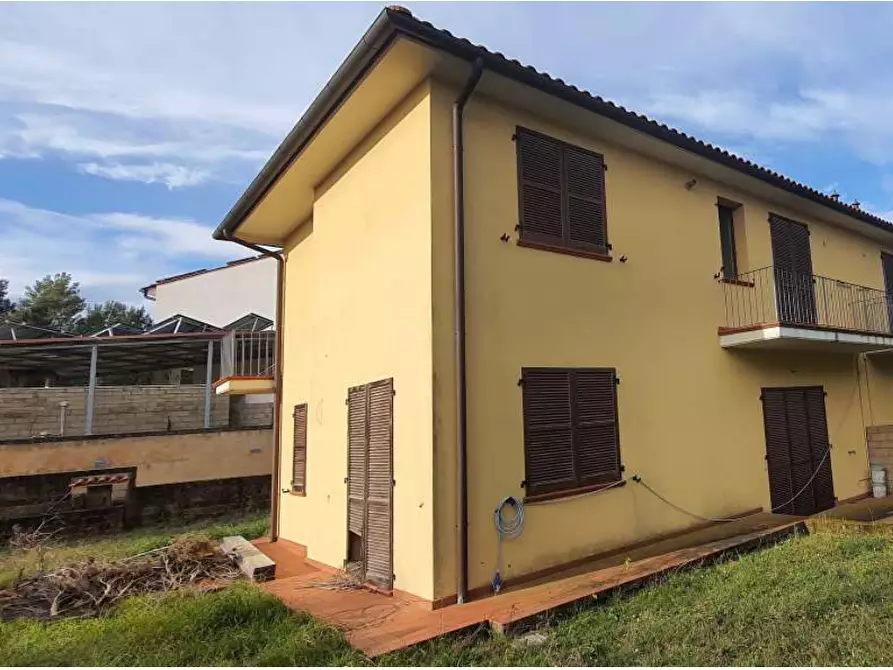 Immagine 22 di Casa bifamiliare in vendita  a Casciana Terme Lari