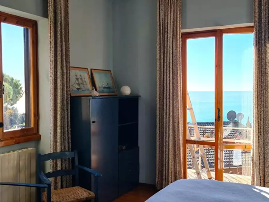 Immagine 3 di Appartamento in vendita  a Lerici