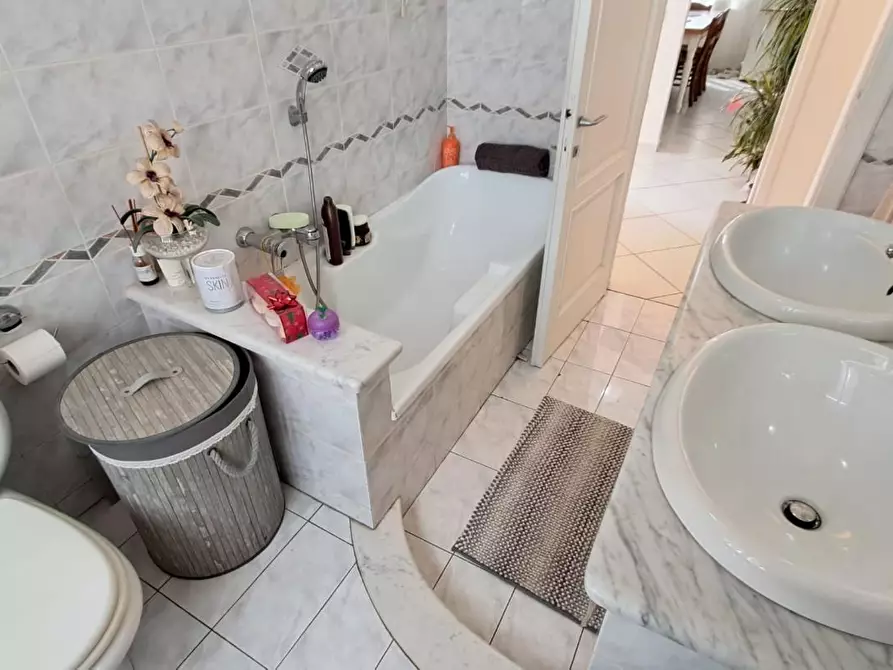 Immagine 17 di Appartamento in vendita  a Cecina