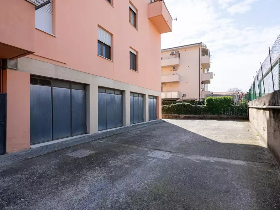 Immagine 42 di Appartamento in vendita  a Cascina