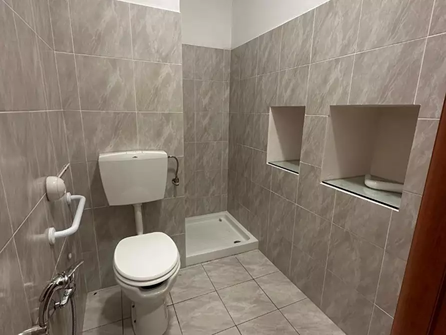 Immagine 2 di Laboratorio in vendita  a Vicopisano