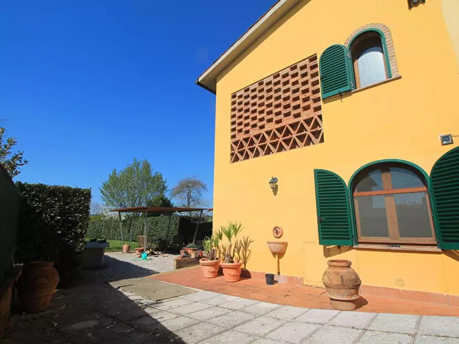 Immagine 2 di Casa colonica in vendita  a Empoli