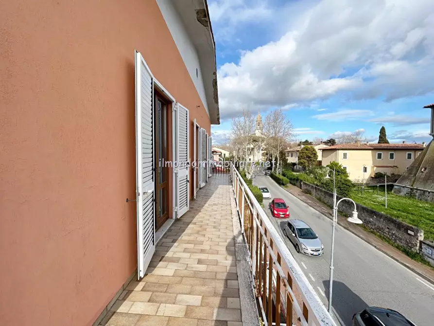 Immagine 2 di Porzione di casa in vendita  a Rosignano Marittimo