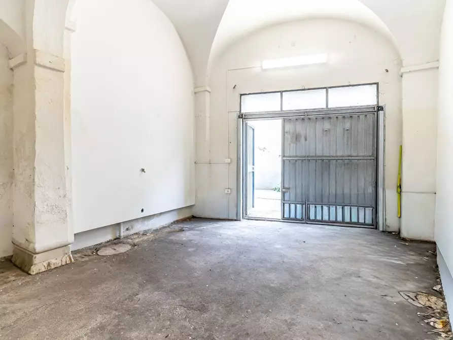 Immagine 5 di Garage in vendita  a Empoli