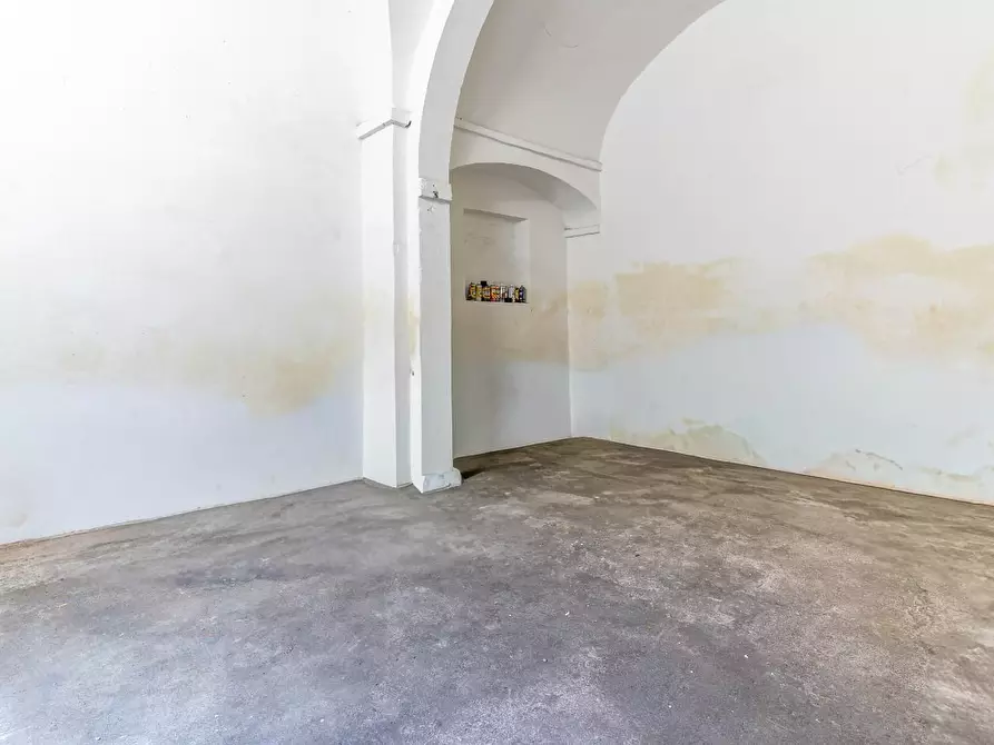 Immagine 9 di Garage in vendita  a Empoli