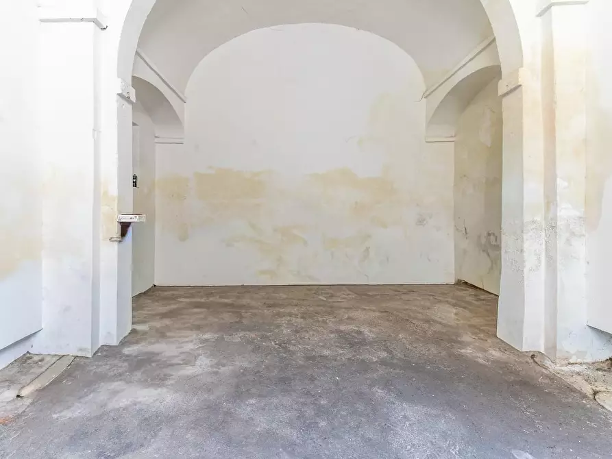 Immagine 11 di Garage in vendita  a Empoli