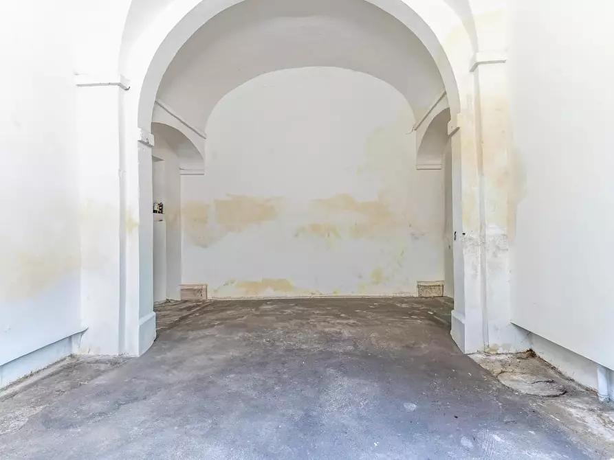 Immagine 1 di Garage in vendita  a Empoli