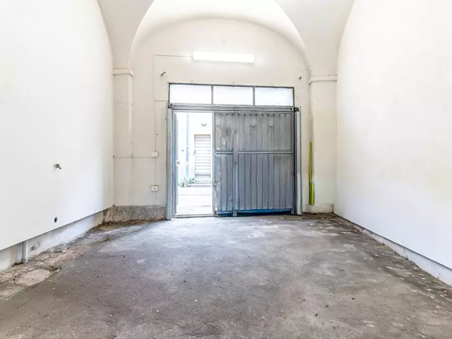 Immagine 6 di Garage in vendita  a Empoli