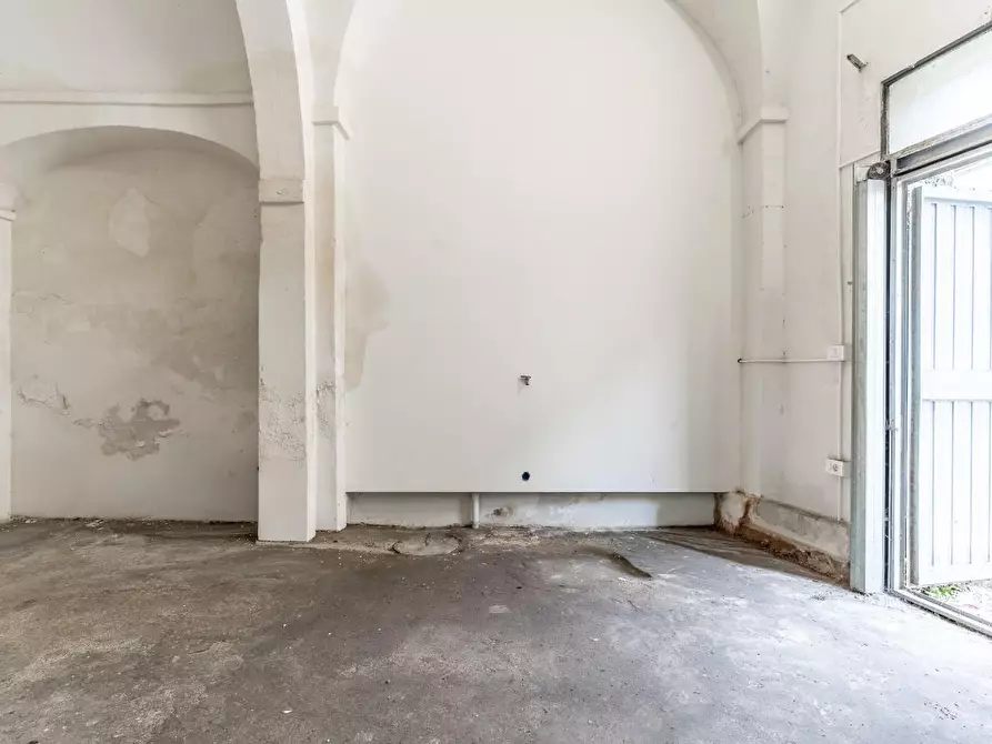 Immagine 3 di Garage in vendita  a Empoli