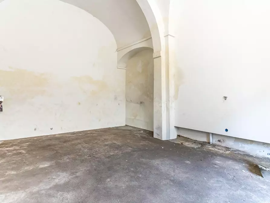 Immagine 2 di Garage in vendita  a Empoli