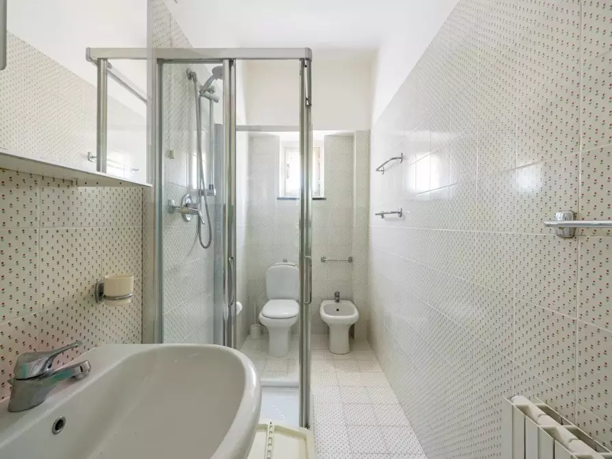 Immagine 52 di Casa colonica in vendita  a Vecchiano