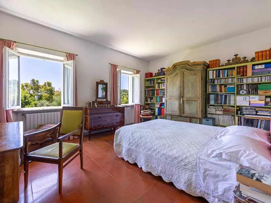 Immagine 63 di Casa colonica in vendita  a Vecchiano