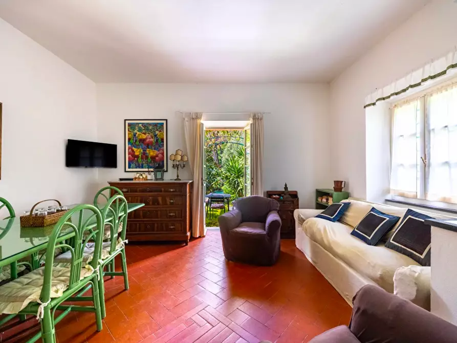 Immagine 47 di Casa colonica in vendita  a Vecchiano