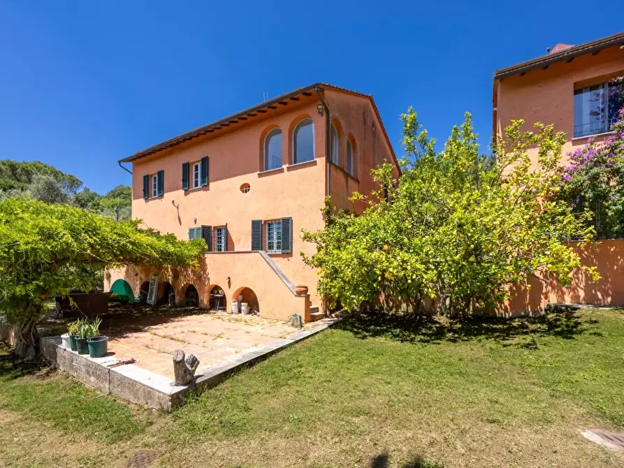 Immagine 91 di Casa colonica in vendita  a Vecchiano
