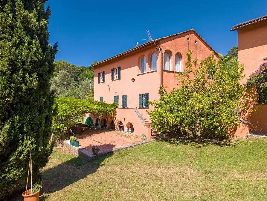 Immagine 83 di Casa colonica in vendita  a Vecchiano