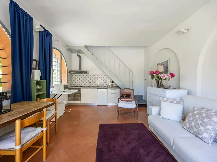Immagine 36 di Casa colonica in vendita  a Vecchiano