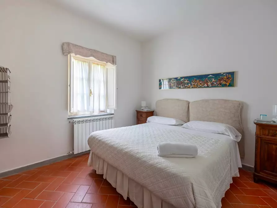 Immagine 49 di Casa colonica in vendita  a Vecchiano