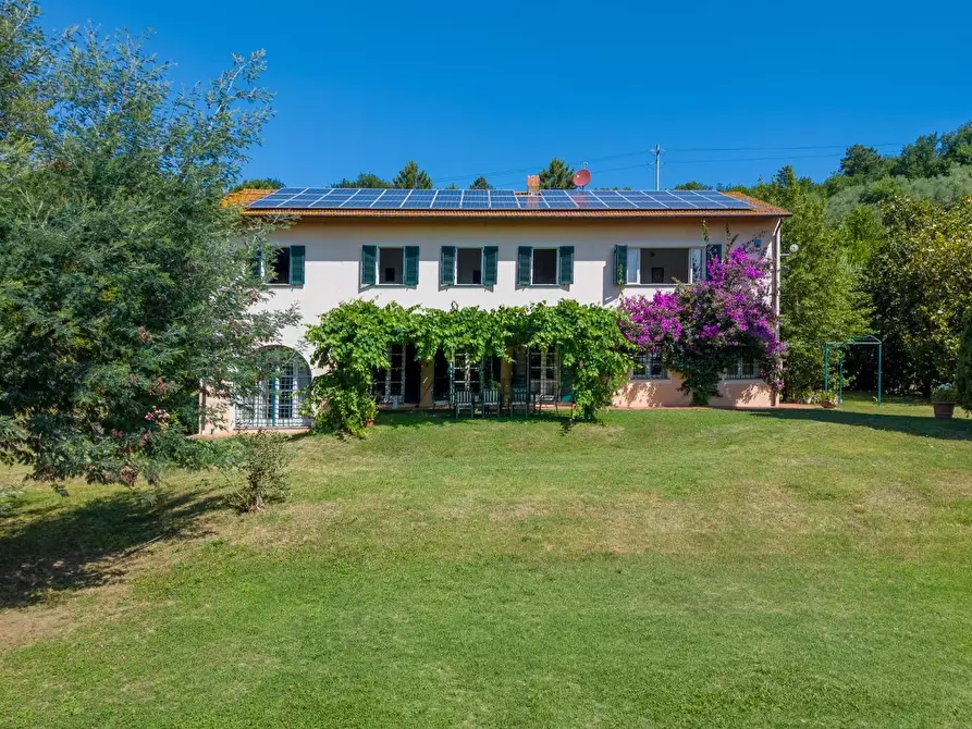 Immagine 1 di Casa colonica in vendita  a Vecchiano