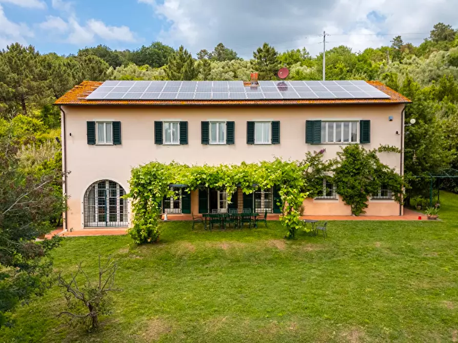 Immagine 2 di Casa colonica in vendita  a Vecchiano