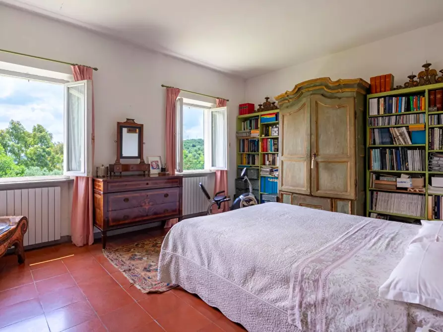 Immagine 35 di Casa colonica in vendita  a Vecchiano