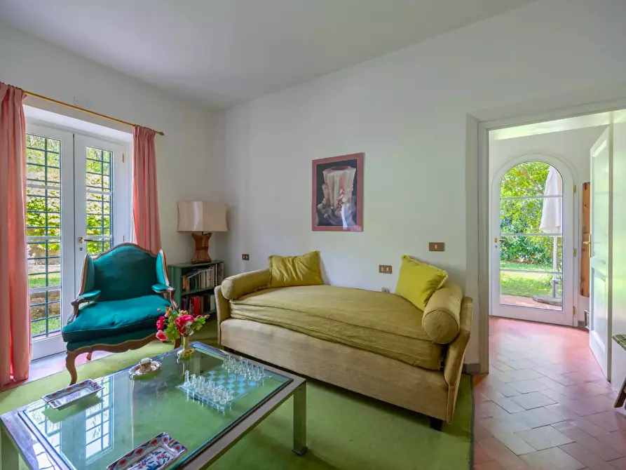 Immagine 29 di Casa colonica in vendita  a Vecchiano