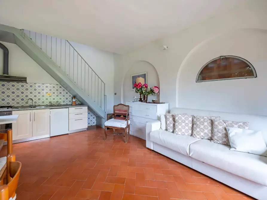 Immagine 71 di Casa colonica in vendita  a Vecchiano