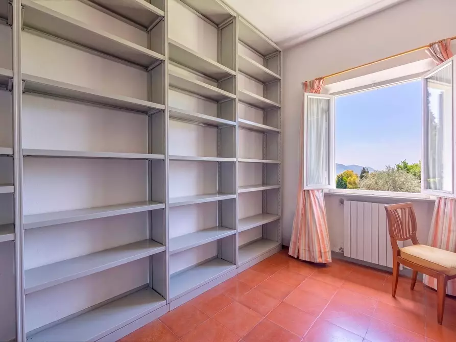 Immagine 62 di Casa colonica in vendita  a Vecchiano