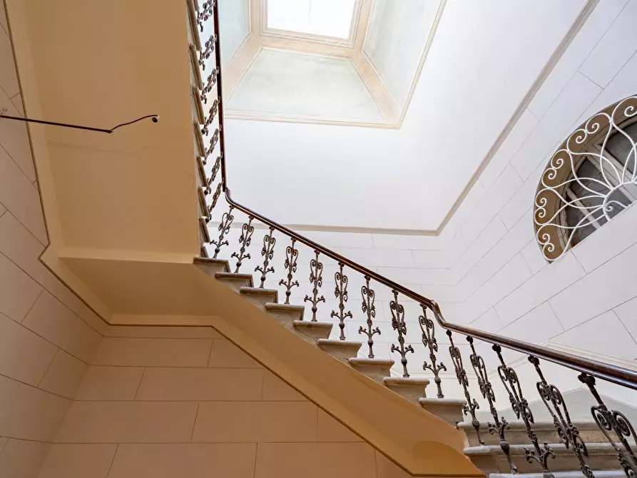 Immagine 28 di Palazzo in vendita  a Pisa