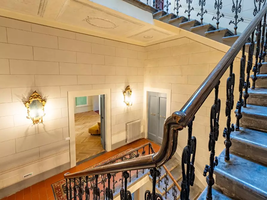 Immagine 49 di Palazzo in vendita  a Pisa