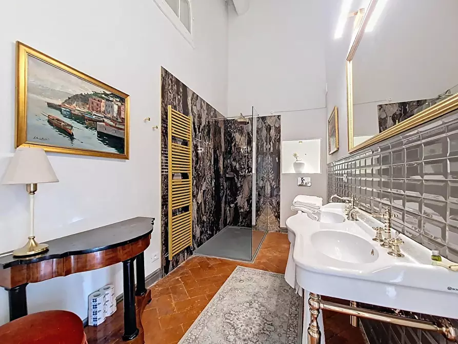 Immagine 20 di Palazzo in vendita  a Pisa