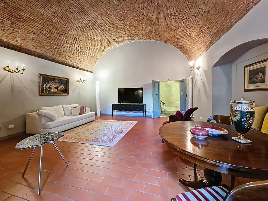 Immagine 12 di Palazzo in vendita  a Pisa