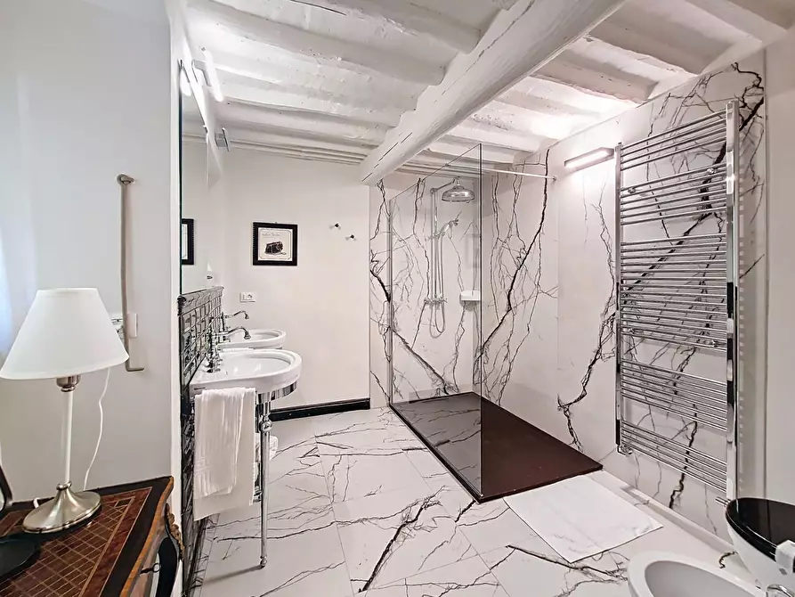 Immagine 4 di Palazzo in vendita  a Pisa