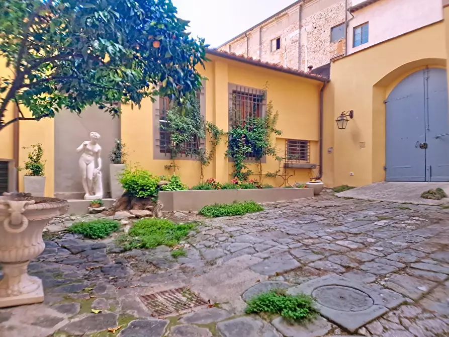 Immagine 9 di Palazzo in vendita  a Pisa