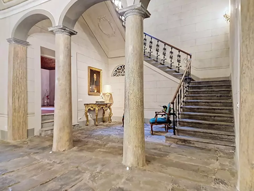 Immagine 6 di Palazzo in vendita  a Pisa