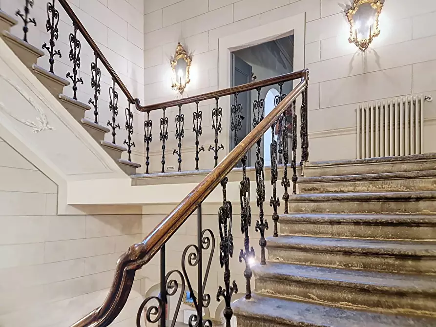 Immagine 15 di Palazzo in vendita  a Pisa