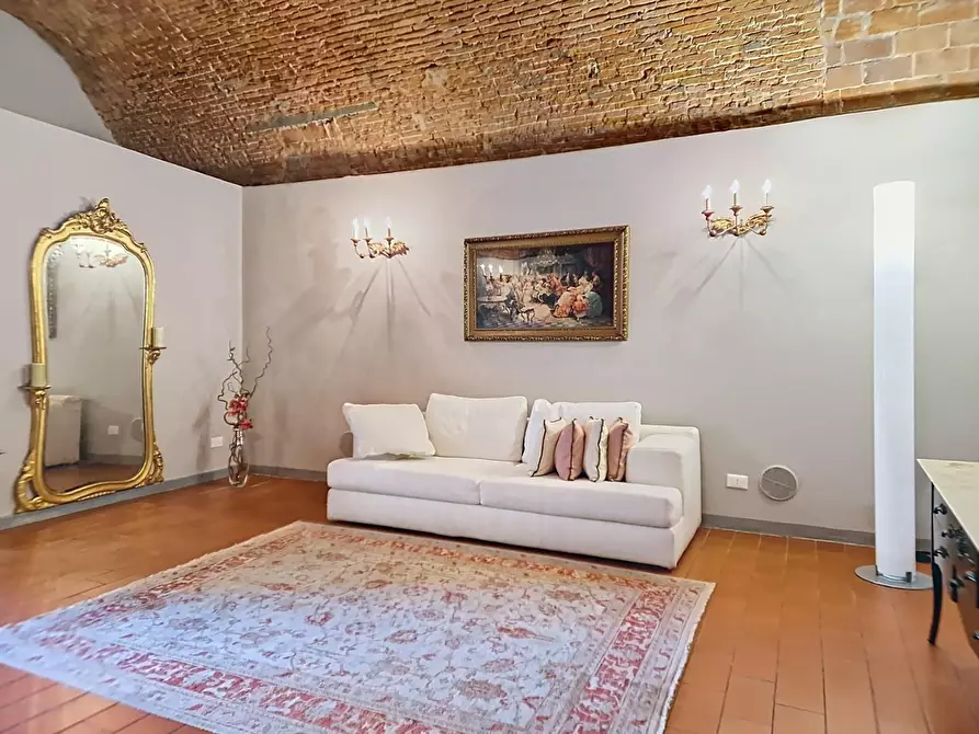 Immagine 10 di Palazzo in vendita  a Pisa